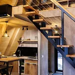 Grehit House *